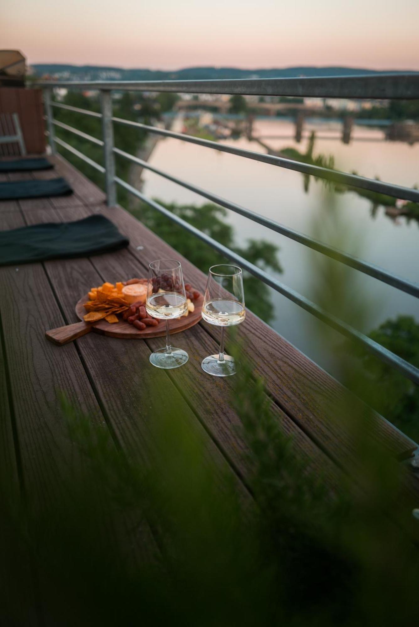 Penthouse Wohnung Mit Schoenem Moselblick In Metternich Koblenz  Exterior foto